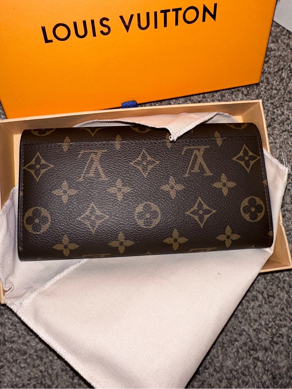 Louis Vuitton Sarah Wallet - Picture 11 of 15